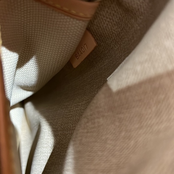 Louis Vuitton Monogram Bag - Picture 12 of 16